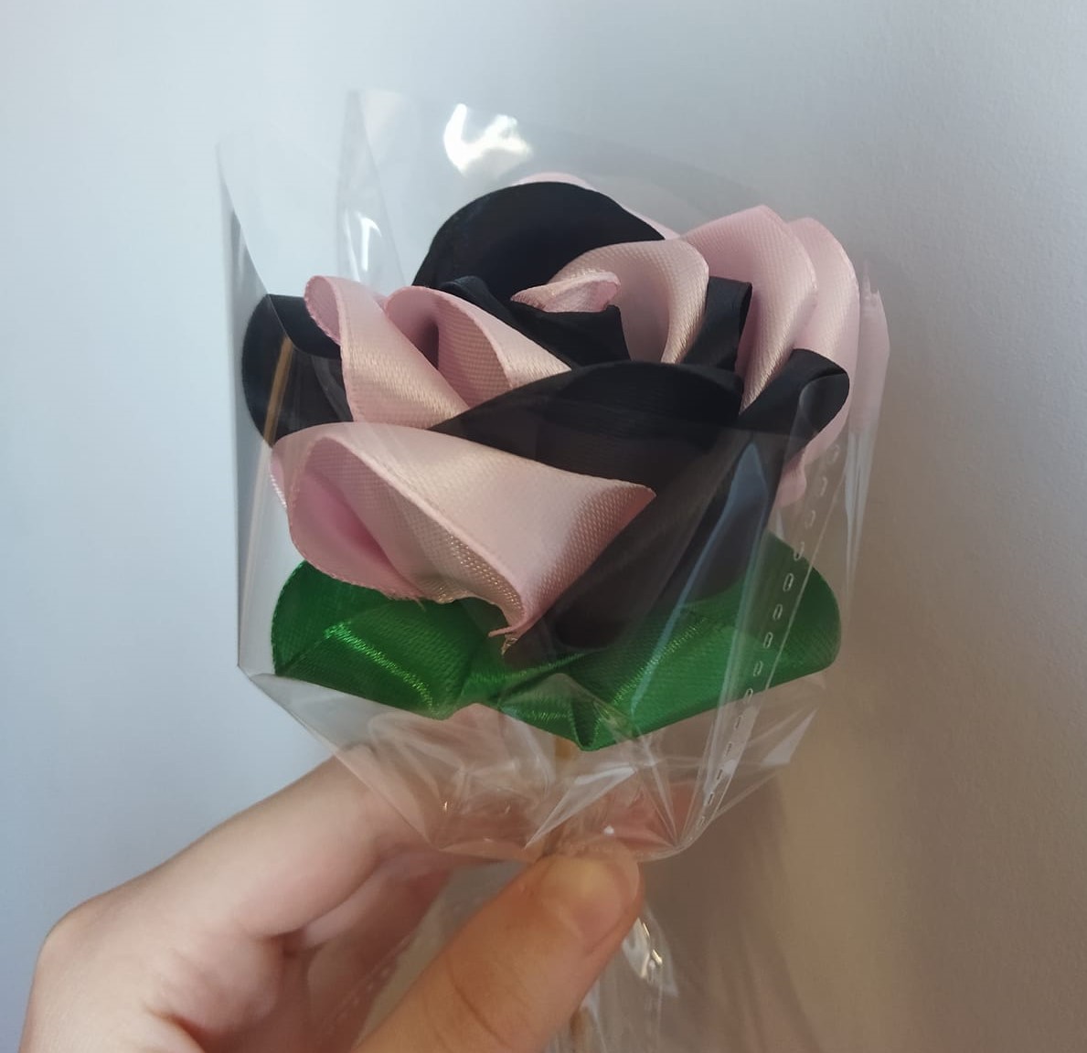 candy pink & black rose